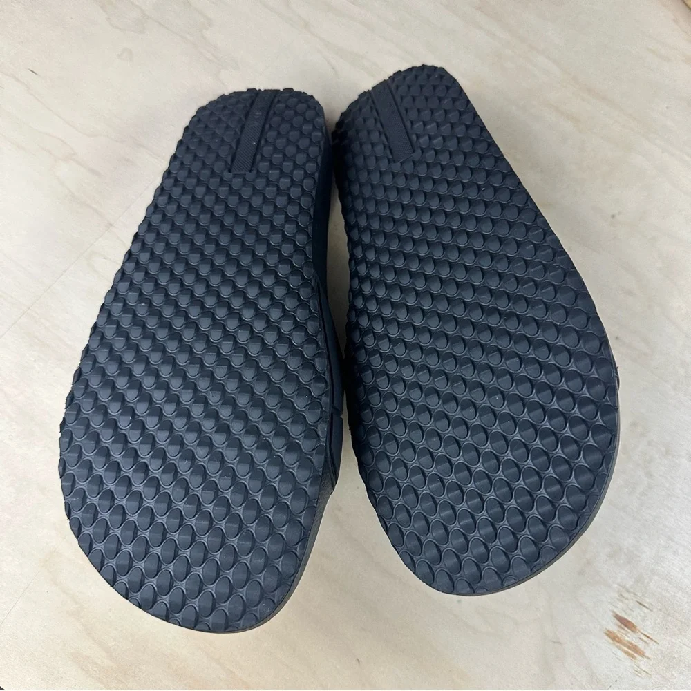Prada slides
